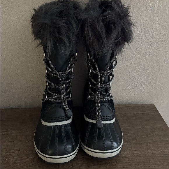 Sorel Youth Joan Of Arctic Waterproof Black Winter Boots, Kids’ Size 4 EU 35 - Picture 2 of 9